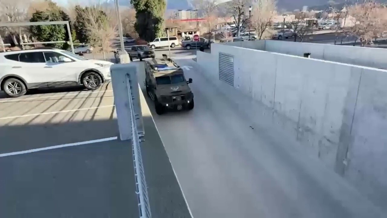 Vehicles carrying Tyler Robinson arrive at Utah courthouse 