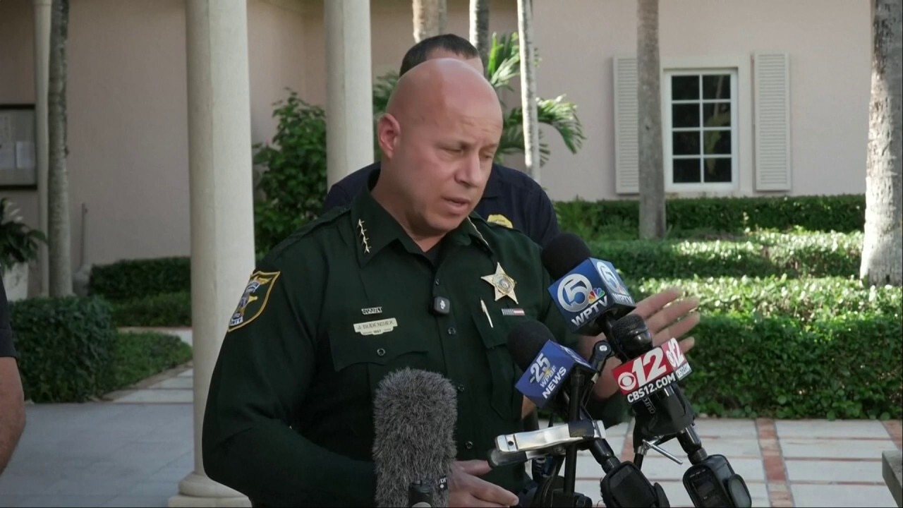 Authorities give details on Tiger Woods' crash that led to arrest