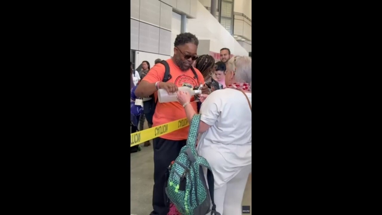 Traveler gives free vodka to passengers trapped in massive Houston TSA lines