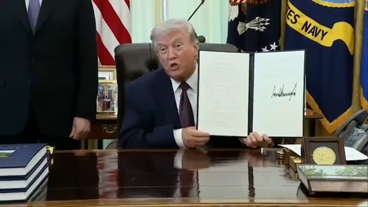 Trump signs executive order on mail-in voting