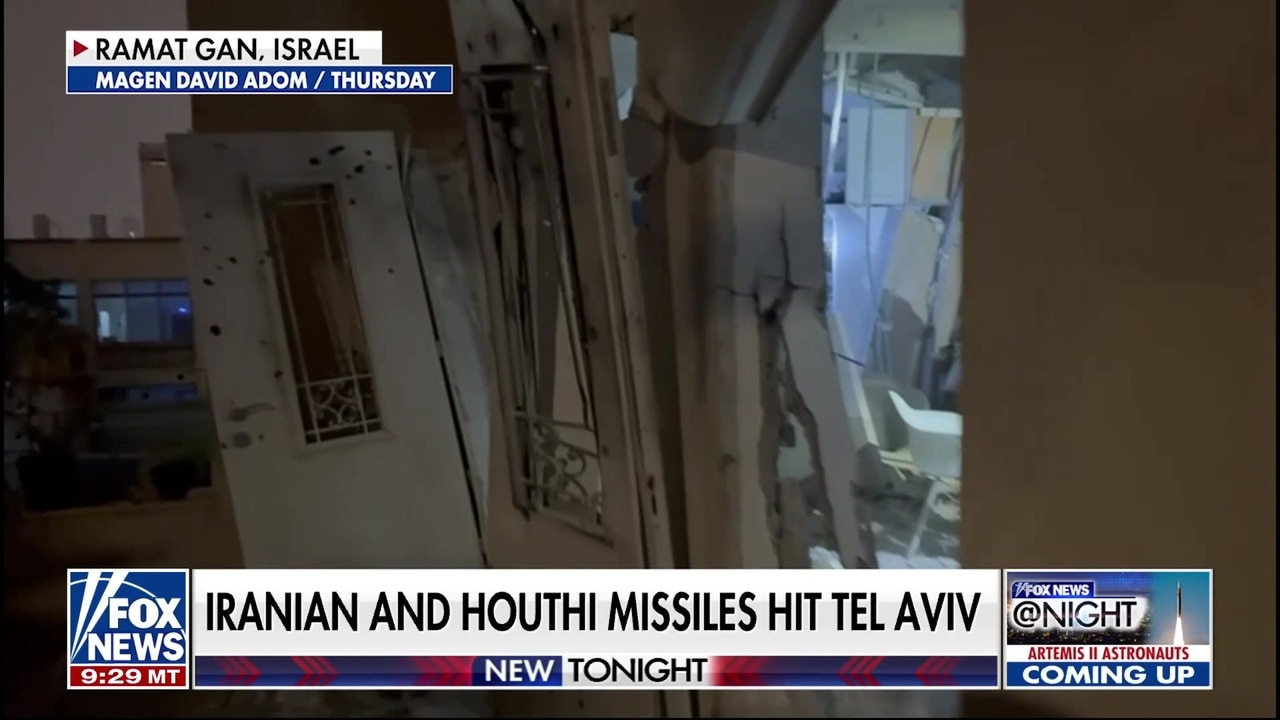 Iranian missiles strike Tel Aviv