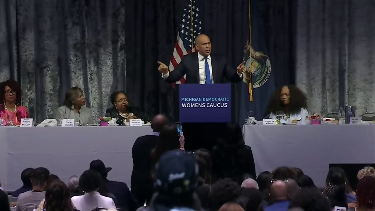Fired up Cory Booker rallies 'foot soldiers' at Michigan Democratic convention 