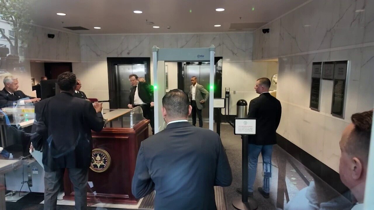 Musk arrives at court for OpenAI trial