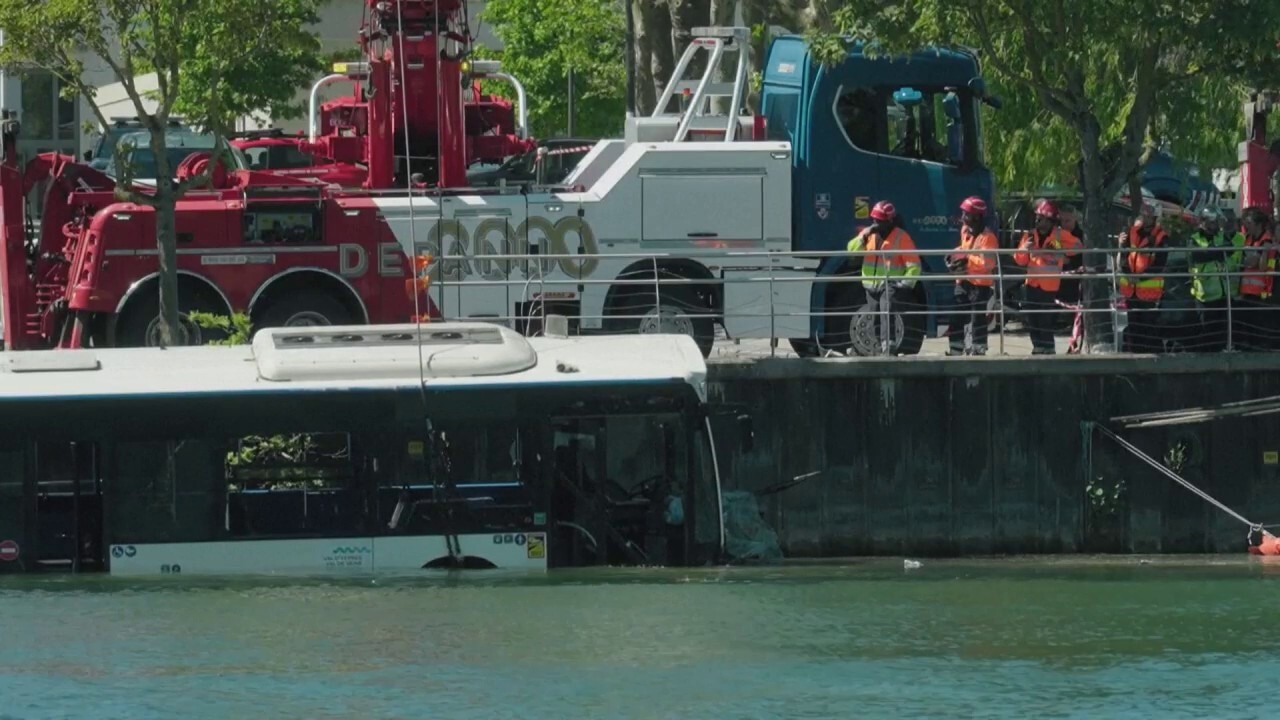 Bus pulled from Seine after crash sends vehicle into river, massive rescue response unfolds