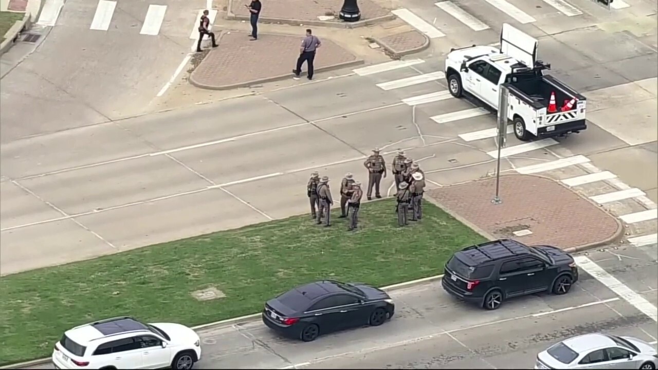 Authorities respond to Texas shooting, 2 dead