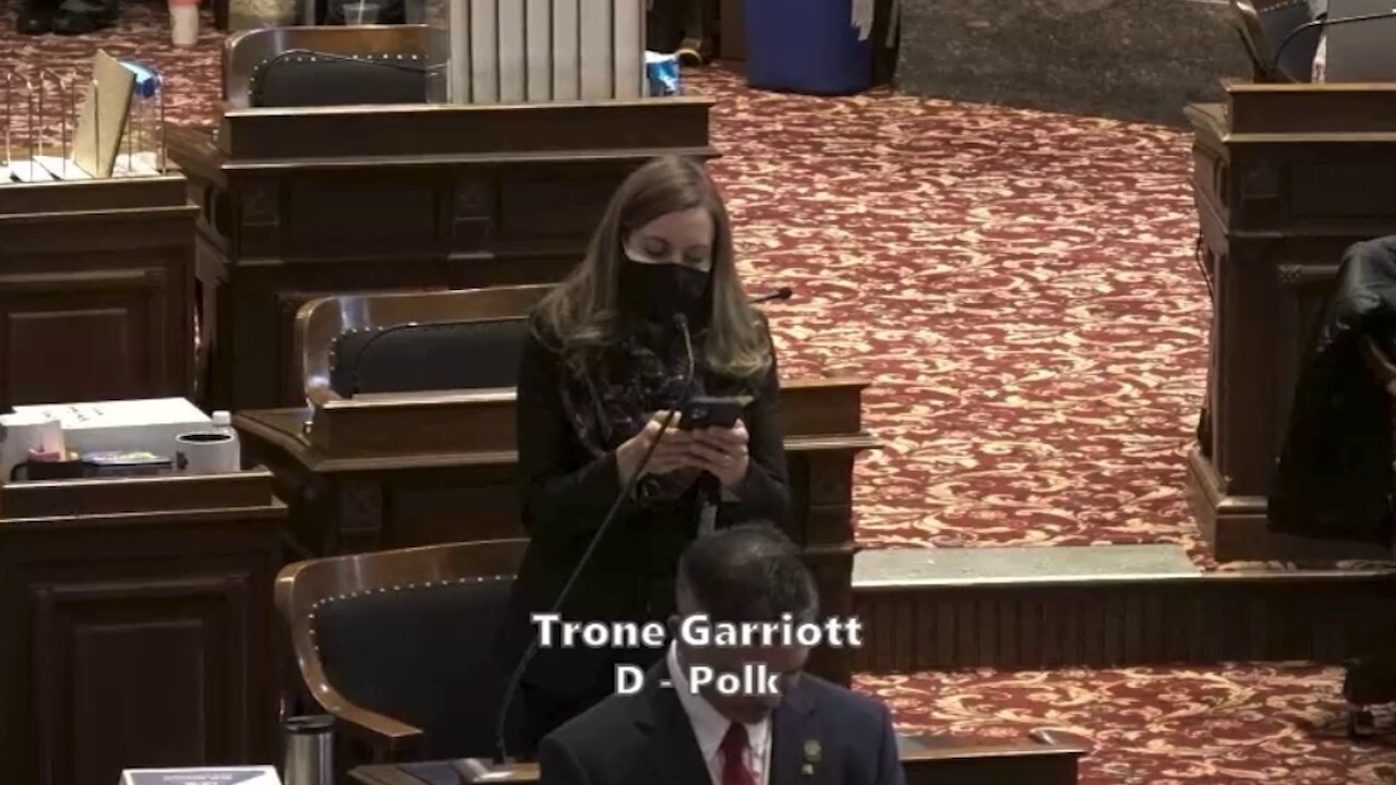 Pastor-turned-state senator now running for congress offers up Muslim prayer in Iowa Senate