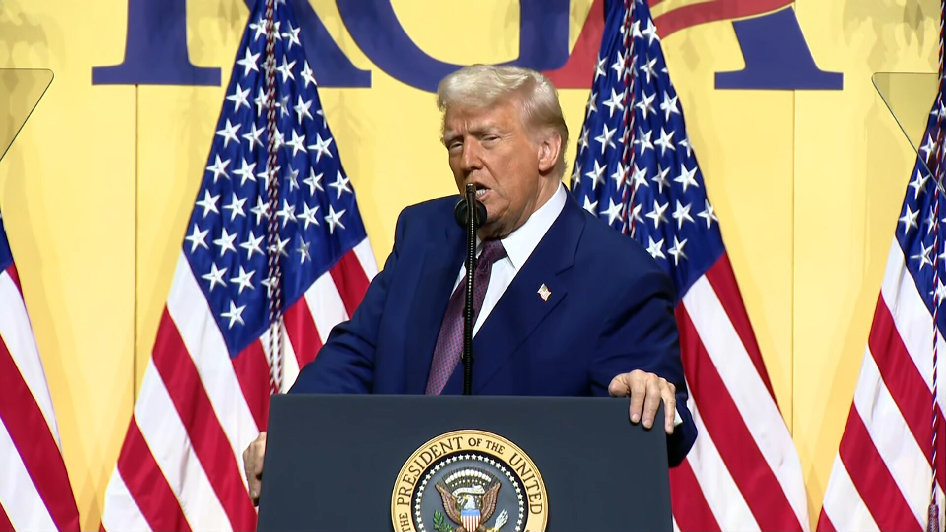 (2/20) Trump Attends Republican Governors Dinner