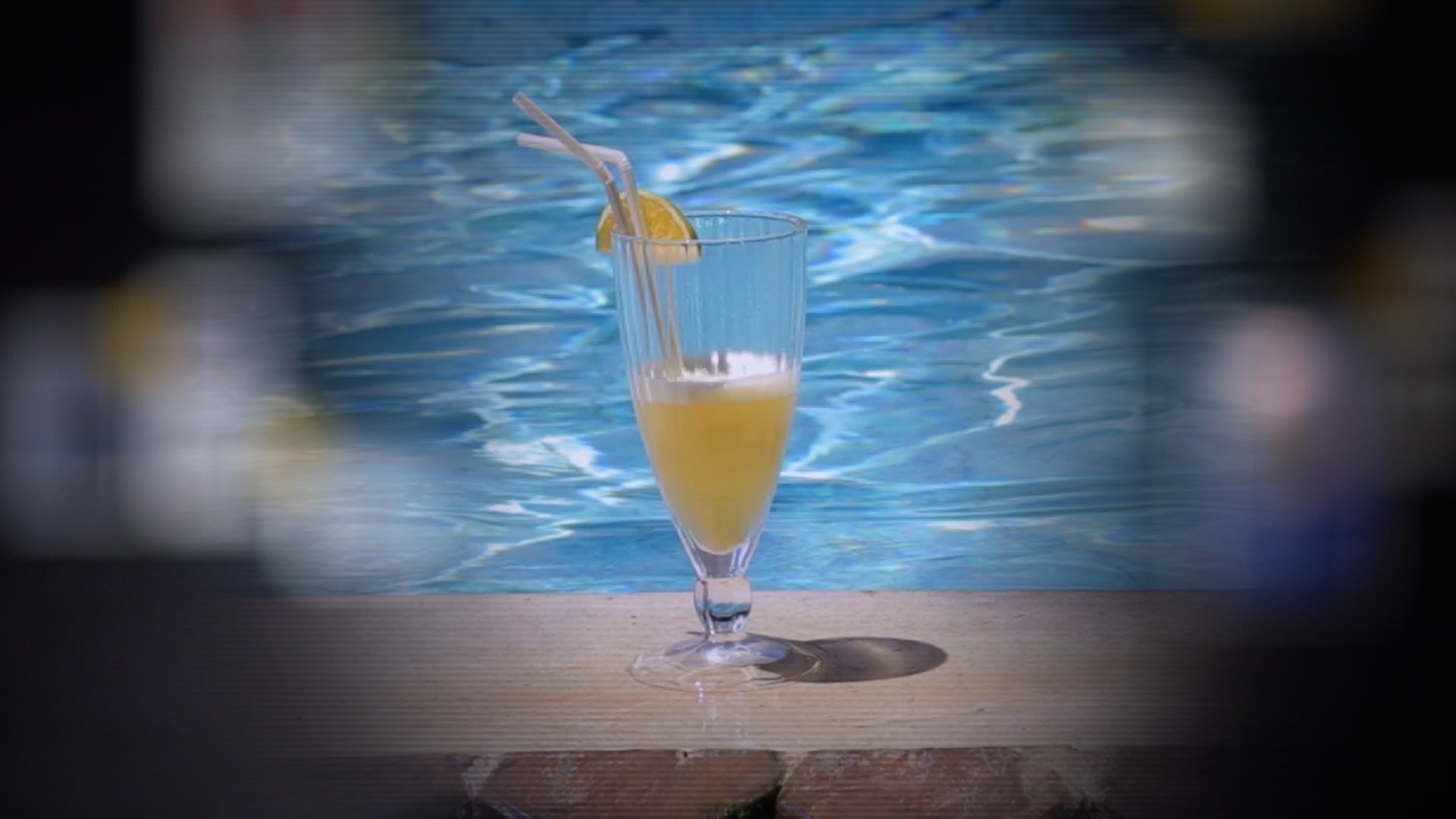 Mom Allegedly Boozes at Bar as Tot Drowns in Pool