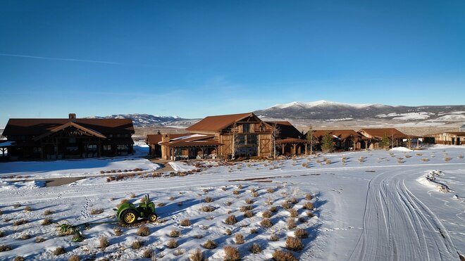 Luxury Hunting Lodges of America