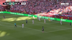 Christian Martinez surges into the box for Panama