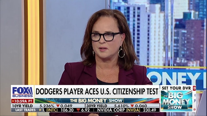 Dodgers infielder Miguel Rojas aces US citizenship test