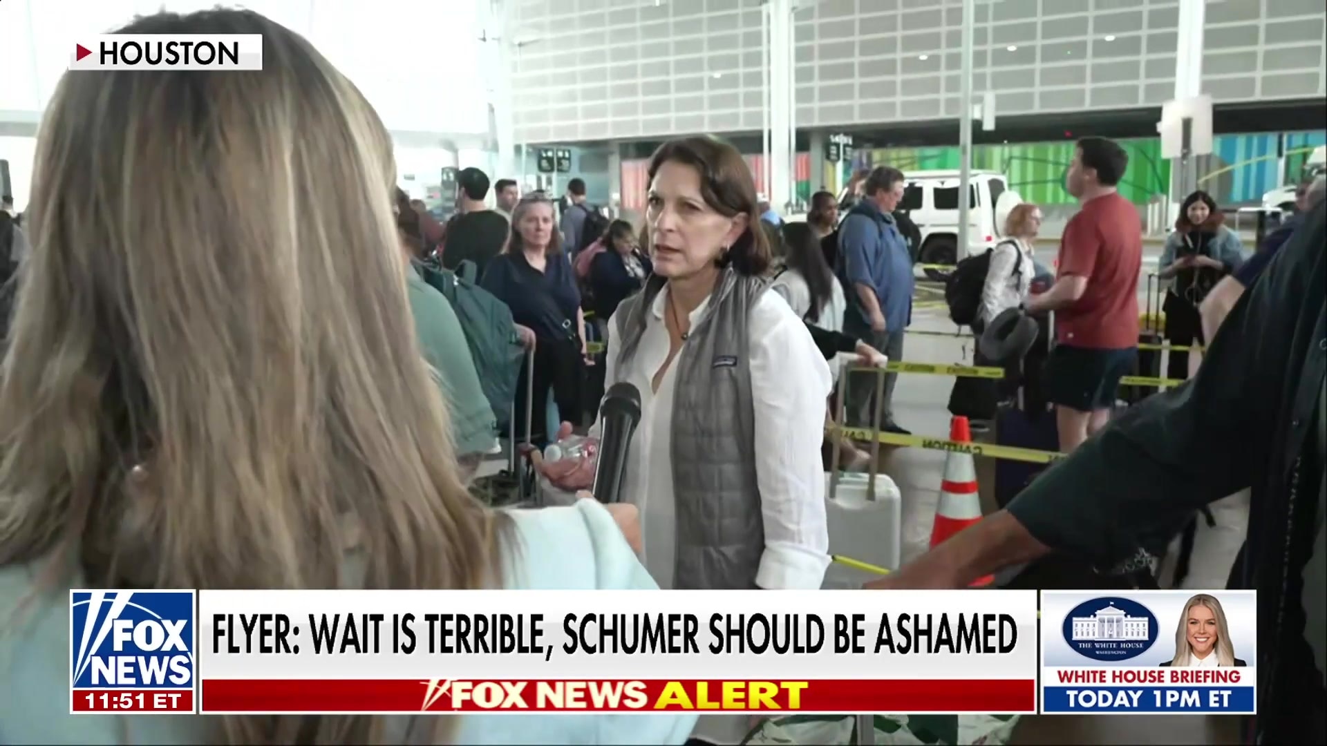 Frustrated Houston traveler slams Chuck Schumer: 'Should be ashamed of himself'