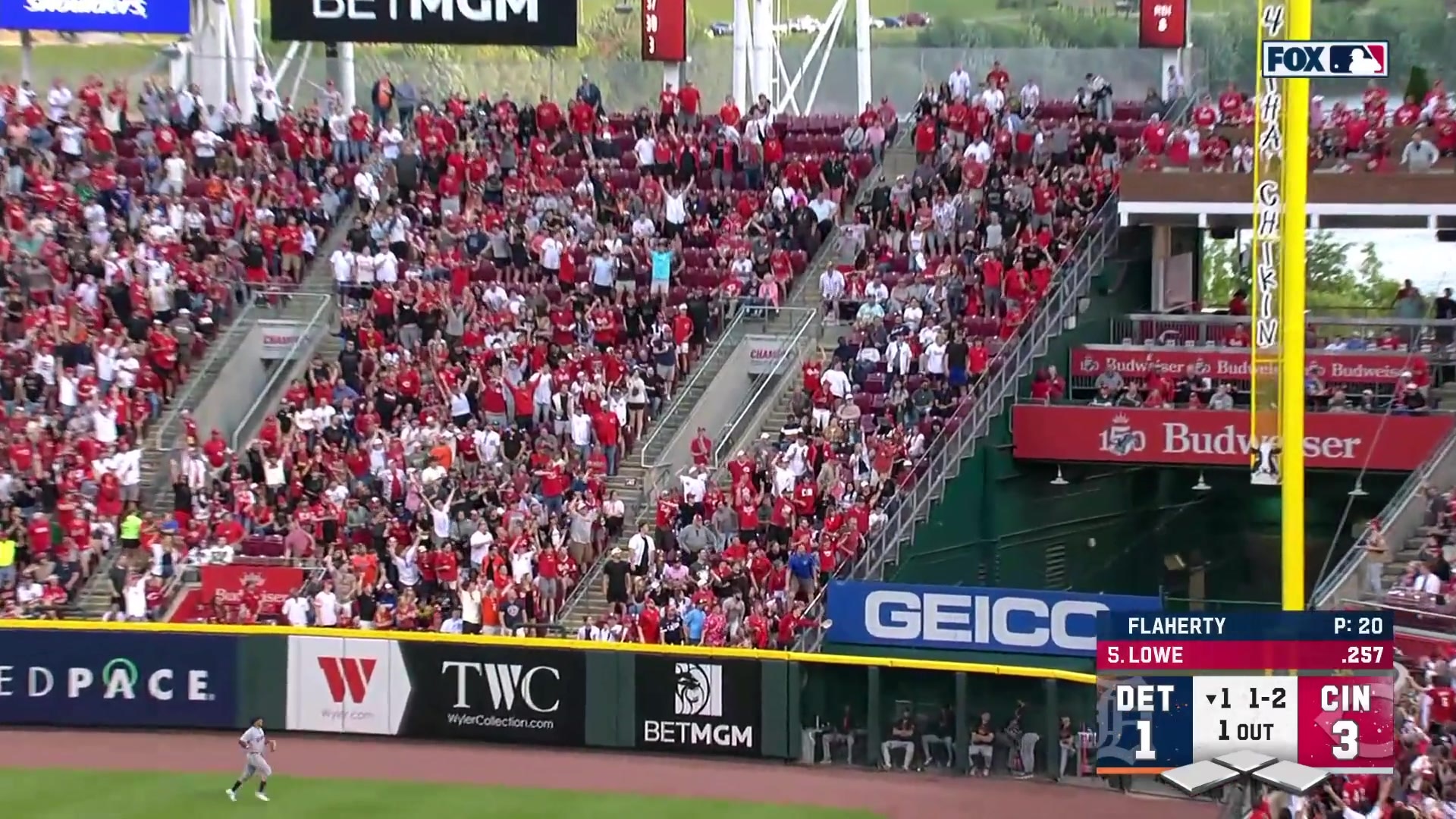 Nathaniel Lowe blasts a home run to right field