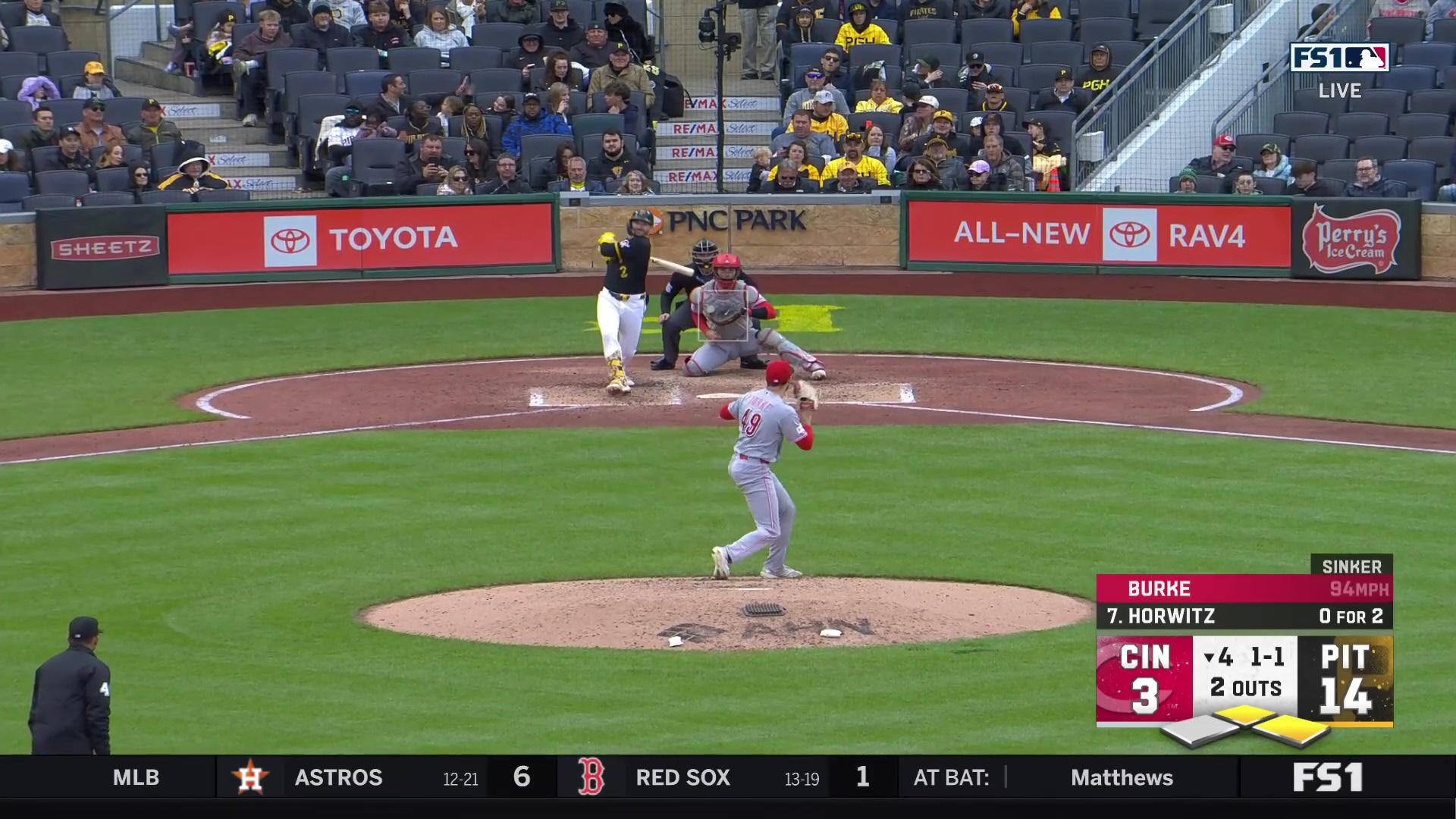 Spencer Horwitz singles to center field