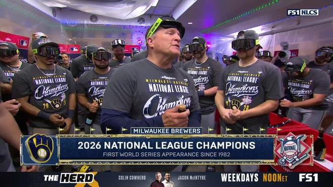 Pat Murphy delivers emotional speech during Brewers' clubhouse celebration