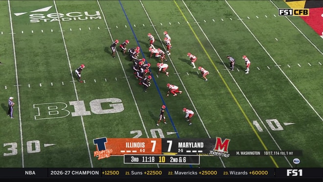 DeJuan Williams rushes for an 18-yard touchdown