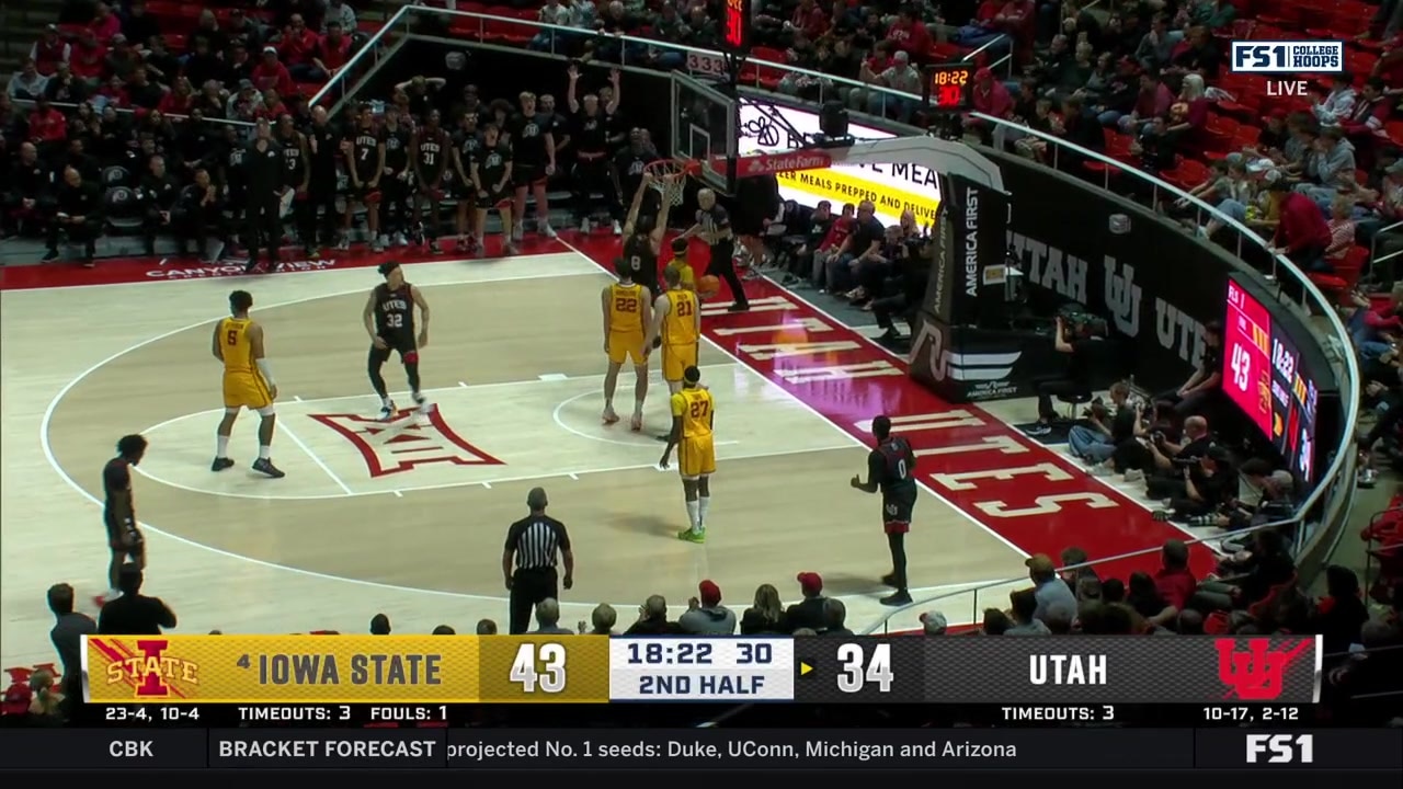 Keanu Dawes slams down a powerful dunk