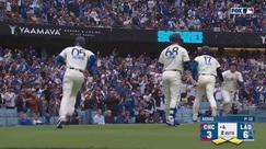 Teoscar Hernández delivers a 2-run single to extend the Dodgers' lead