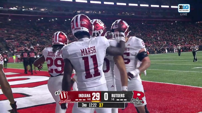 Josh Hoover tosses a 12-yard touchdown pass to Nick Marsh