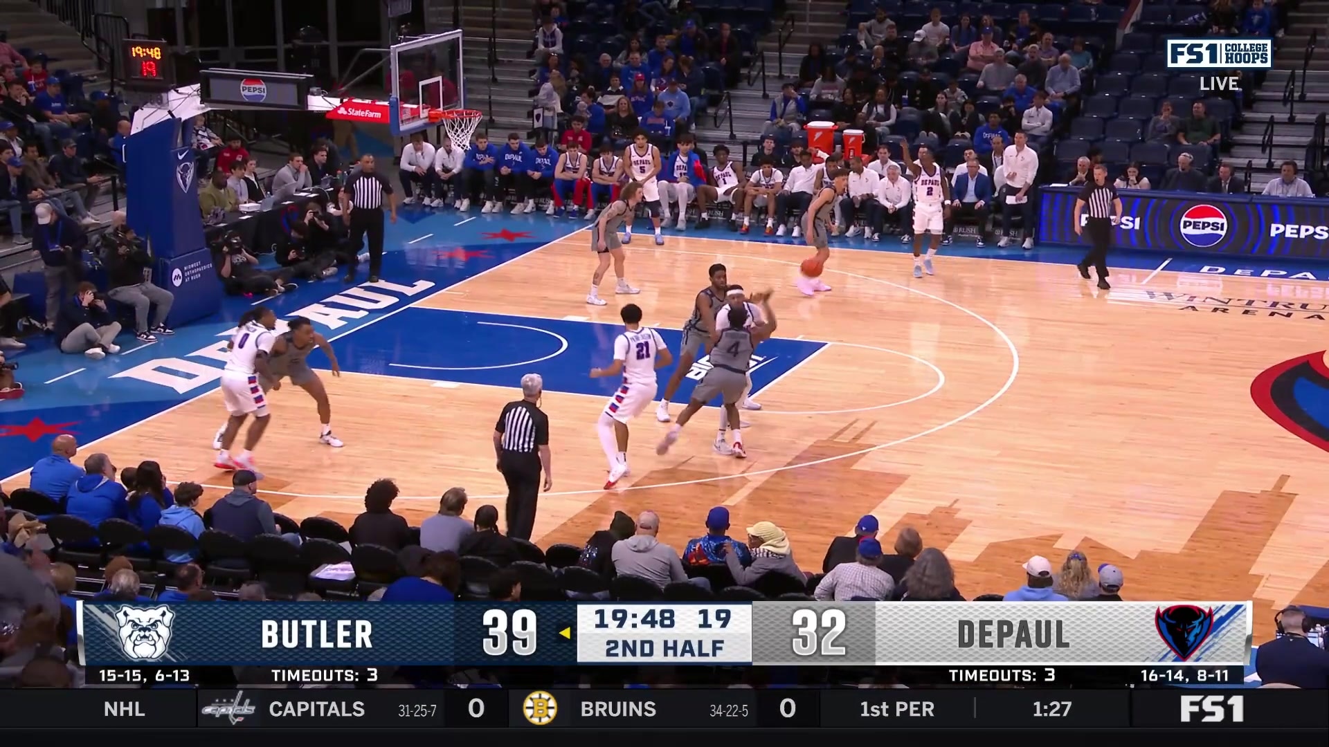 Efeosa Oliogu-Elabor steals the ball and dunks it