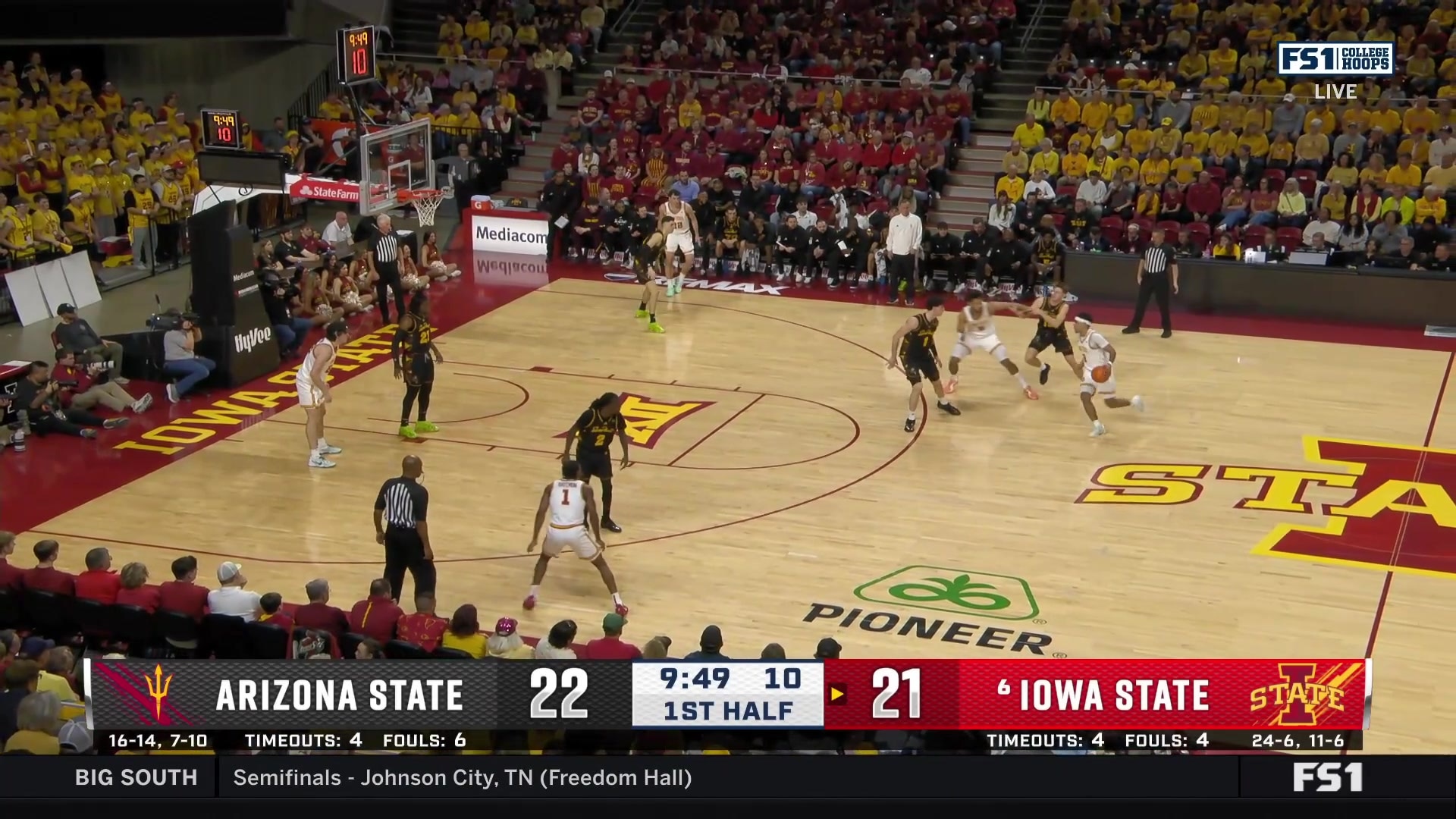 Blake Buchanan Hammers Home a Dunk