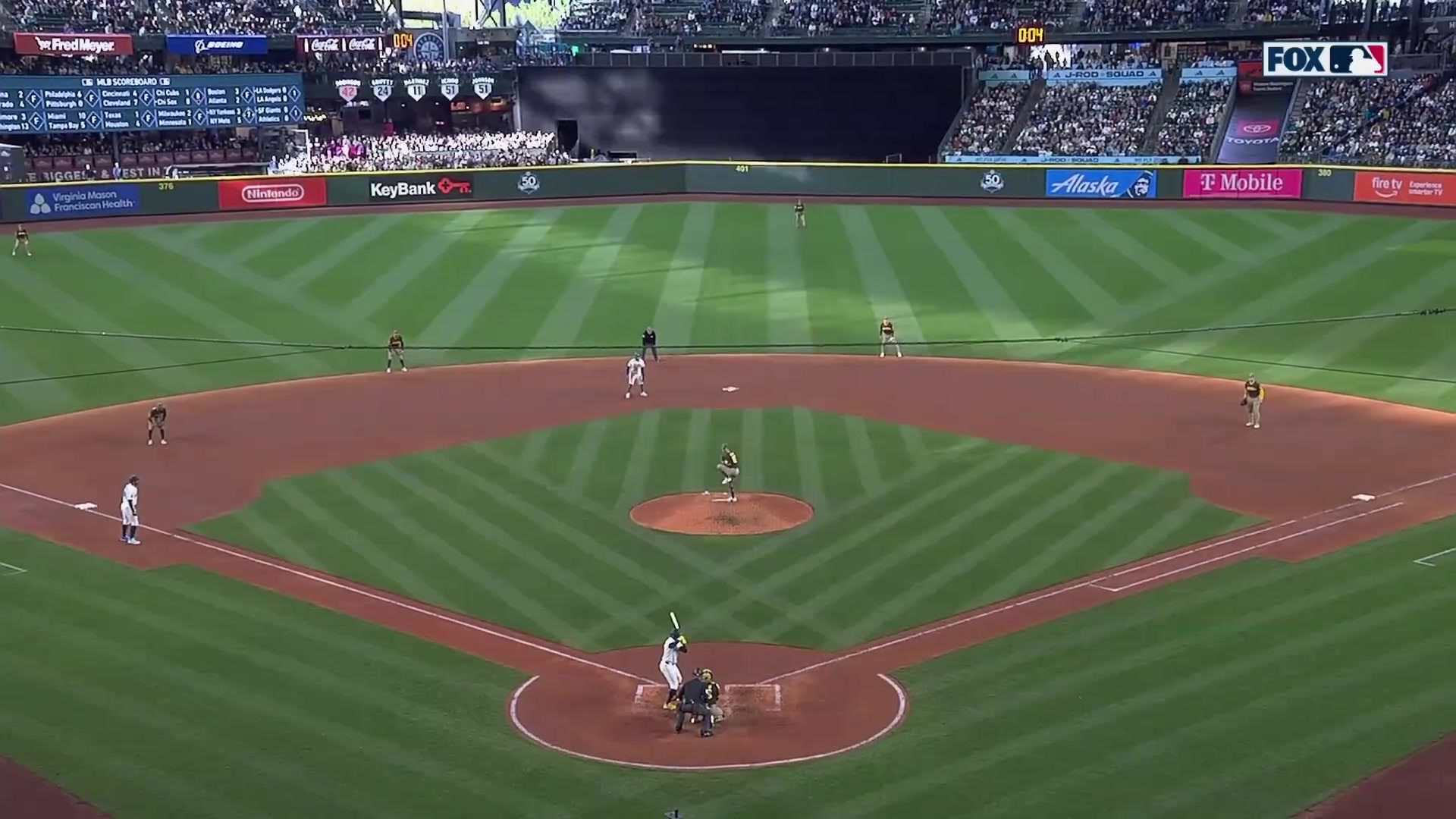 Randy Arozarena hits an RBI single up the middle