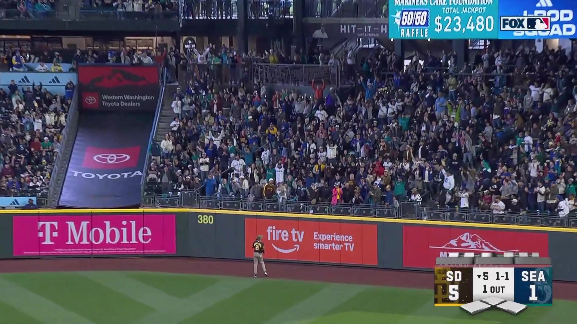 J.P. Crawford launches a solo home run