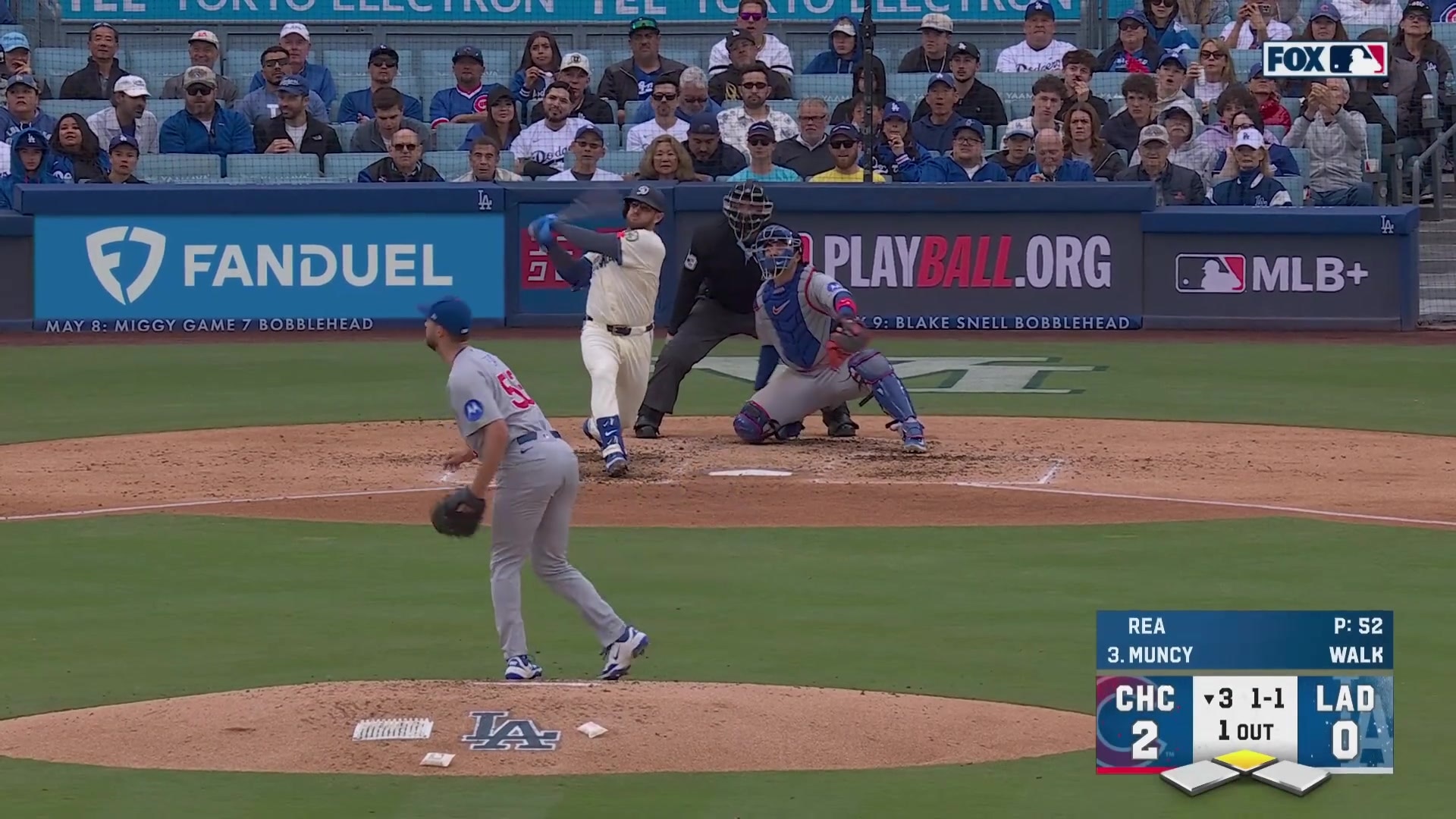 Max Muncy launches a game-tying 2-run home run