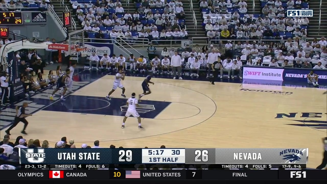 Amire Robinson makes a two-point layup