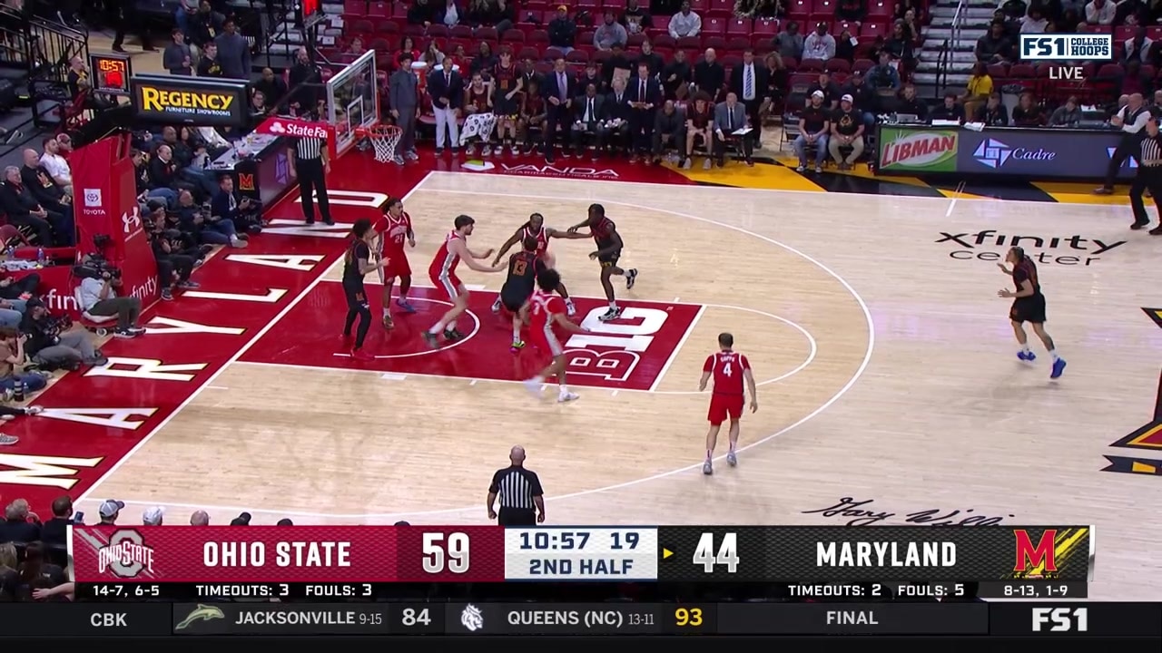 Elijah Saunders makes two point layup for Maryland