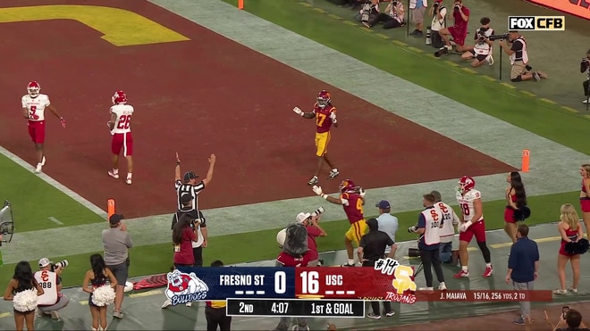 Jayden Maiava passes to Trent Mosley for a 10-yard touchdown