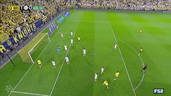 Al Nassr takes a critical corner kick in the 89th minute