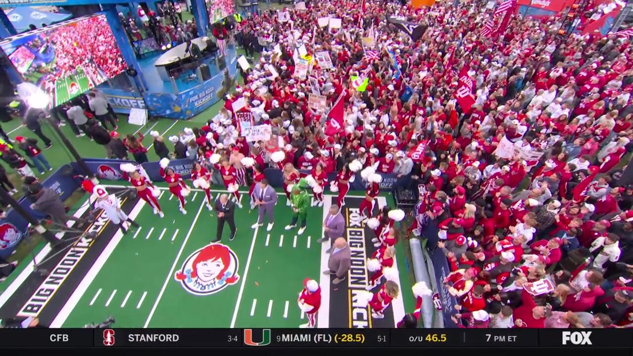 Matt Leinart dons leprechaun costume after Notre Dame bet, receives message from Jeremiah Love