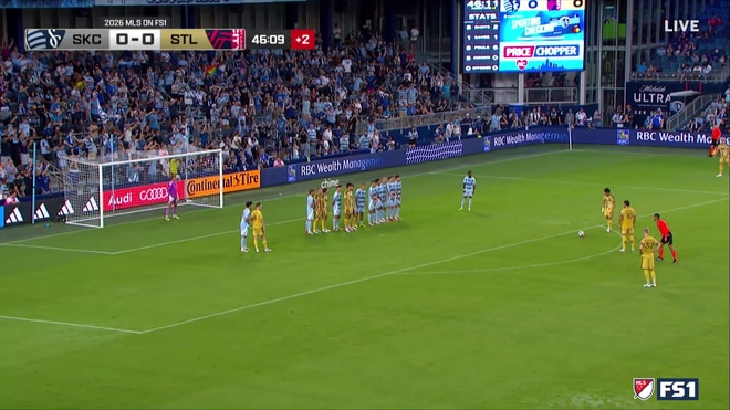 Eduard Löwen curls in a spectacular free kick