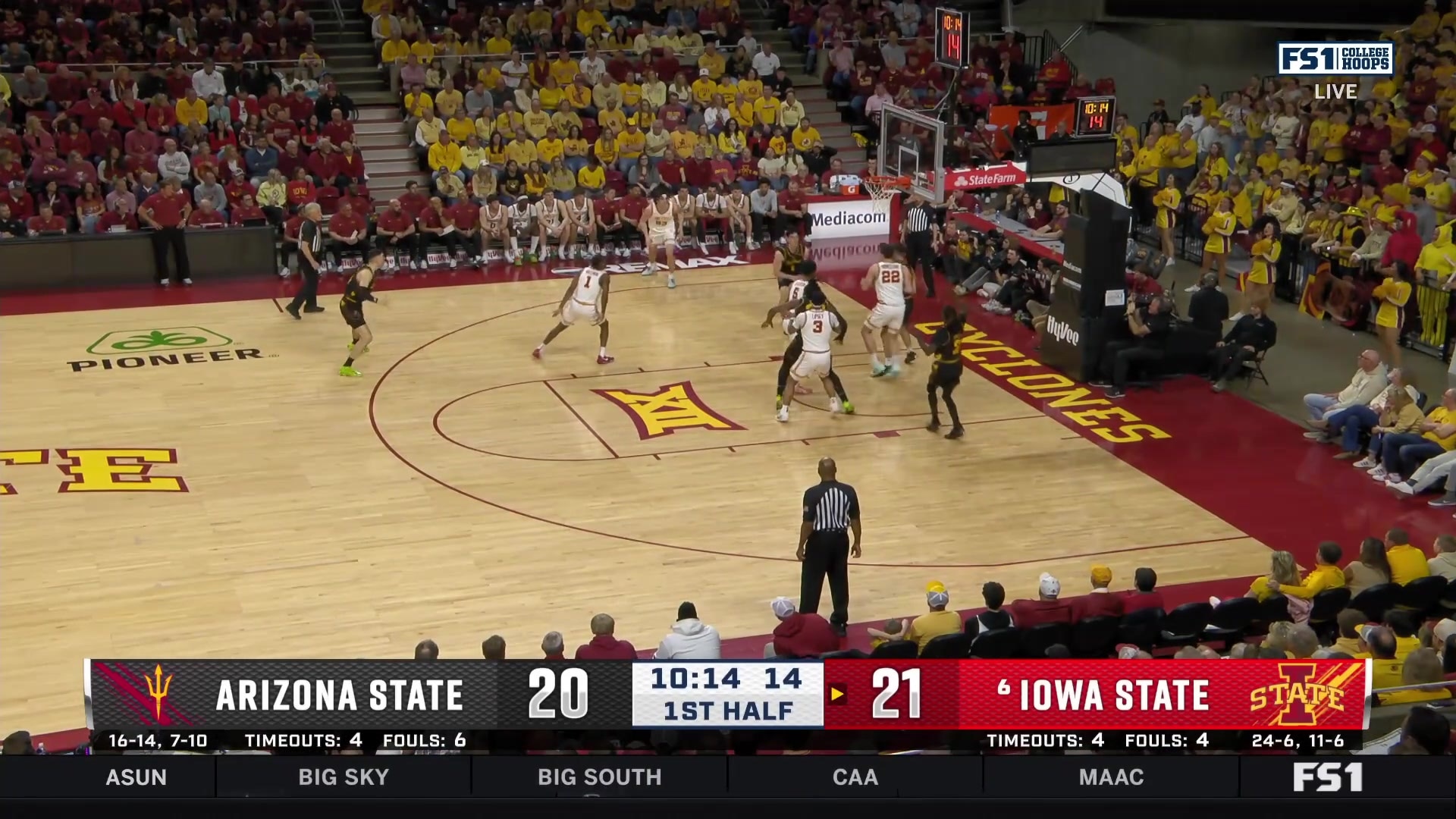 Allen Mukeba makes a slick two-point layup