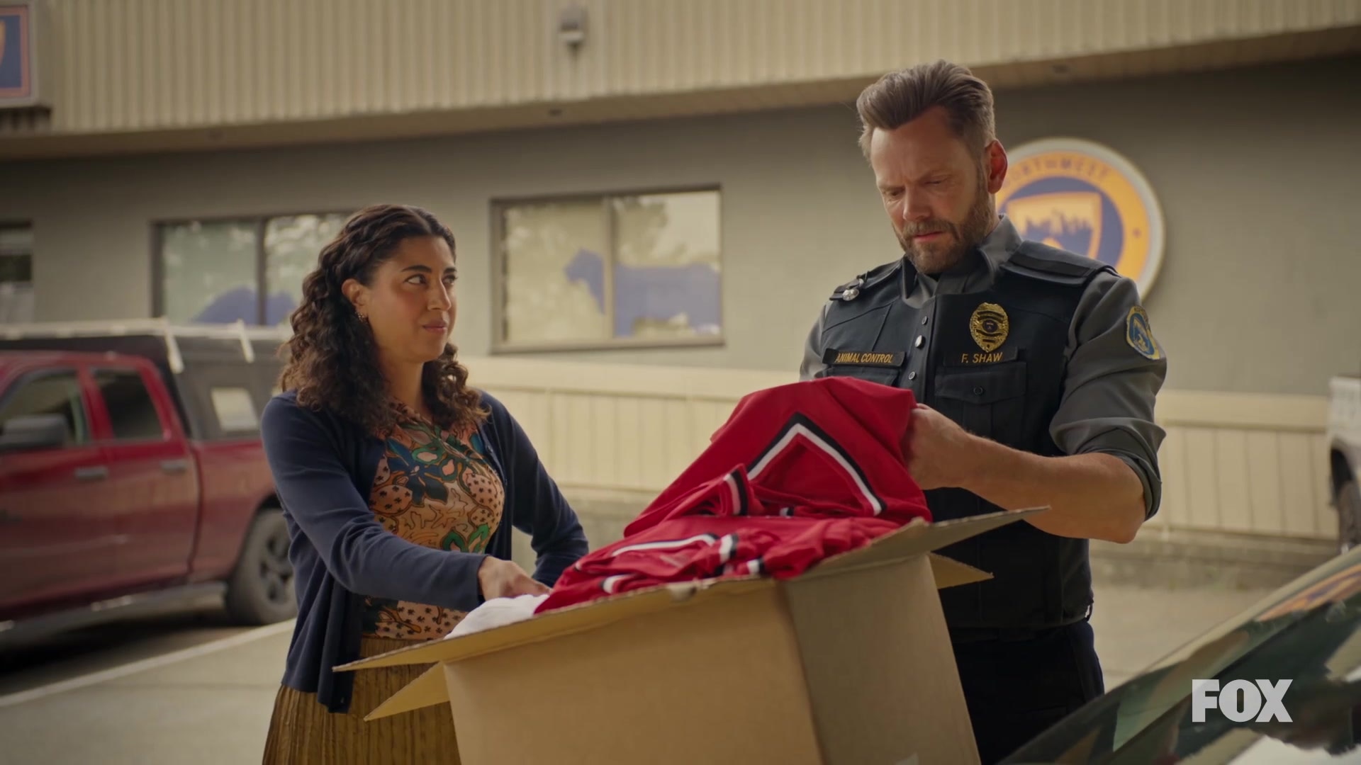 Fox Left Machine Watch Frank discovers the precinct's secret softball team - Animal ...