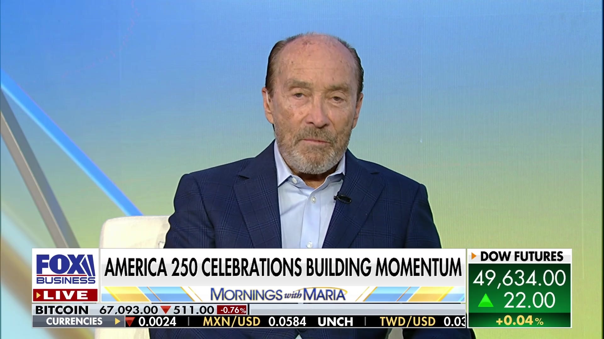 Lee Greenwood performs 'God Bless the USA' live