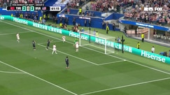 Christian Pulisic's shot is saved, Brendan Aaronson misses the rebound