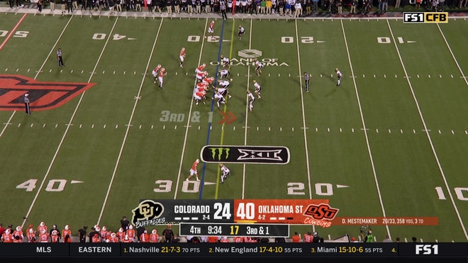 Drew Mestemaker throws a 28-yard touchdown pass to Wyatt Young