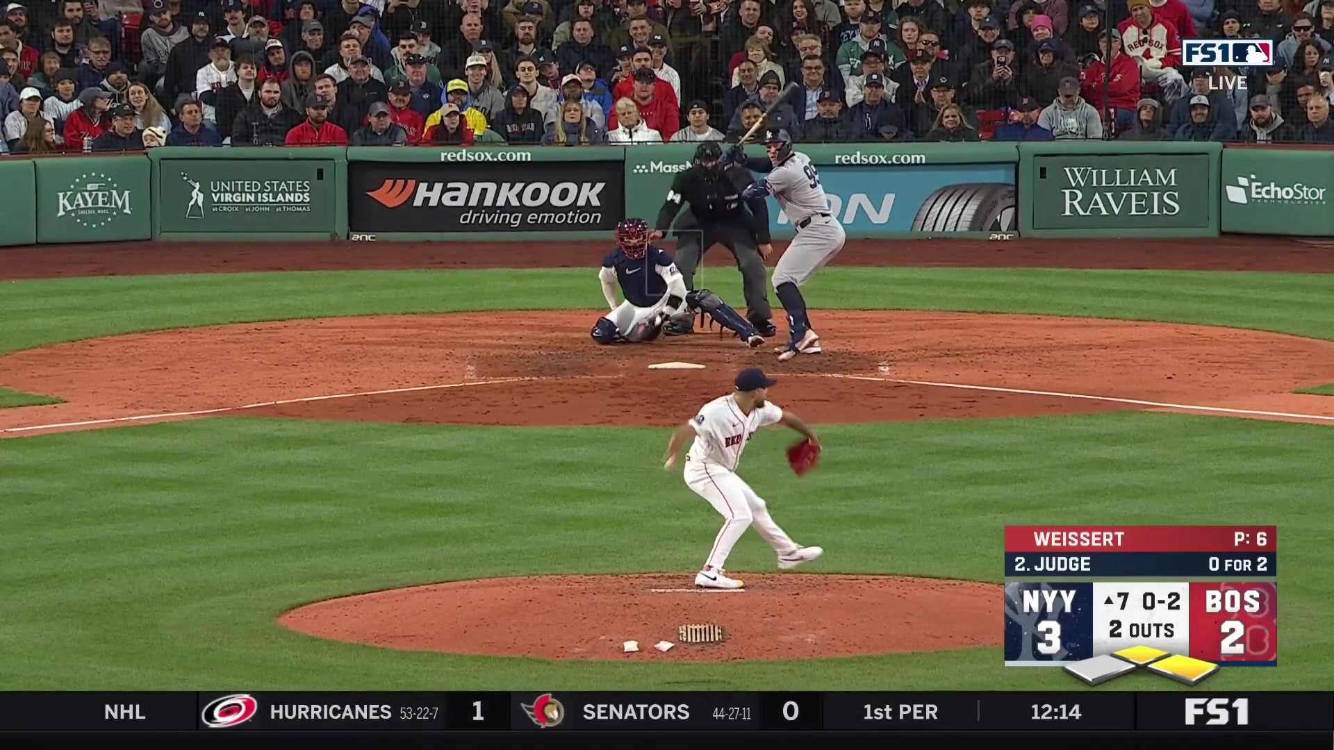 Aaron Judge hits RBI single and advances on error