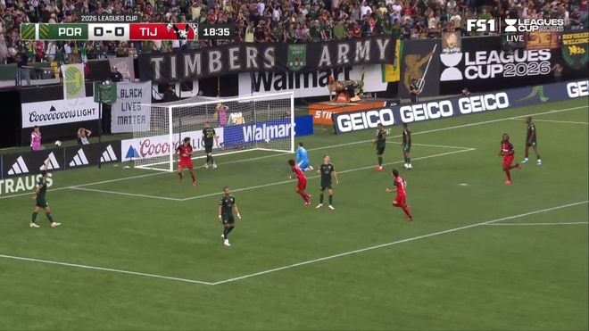 José Raúl Zúñiga slides in to give Club Tijuana the lead