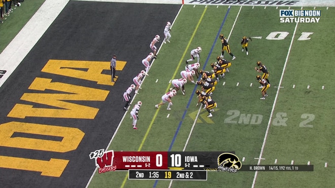 Hank Brown finds Tony Diaz for a 4-yard touchdown