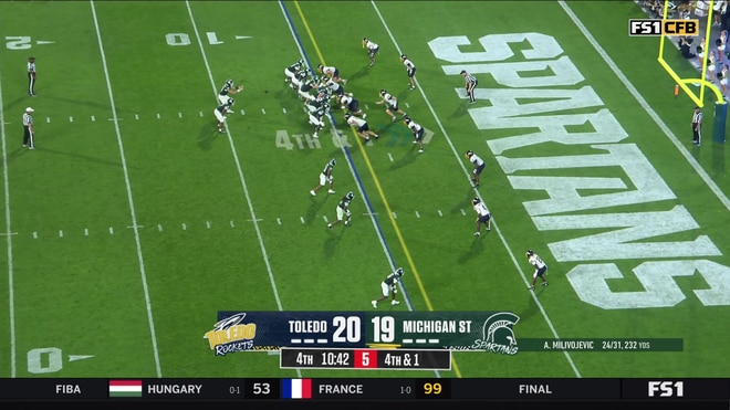 Alessio Milivojevic throws a 5-yard touchdown pass to Rodney Bullard Jr.