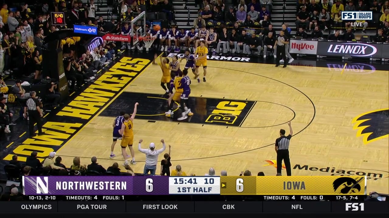 Tavion Banks Sinks a Two-Point Jump Shot