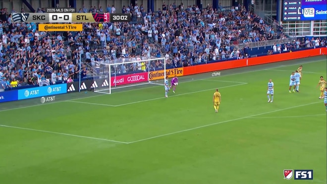 Jeong Sang-bin's shot on goal is saved