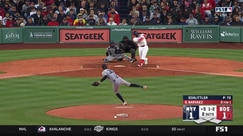 Carlos Narváez blasts a solo home run