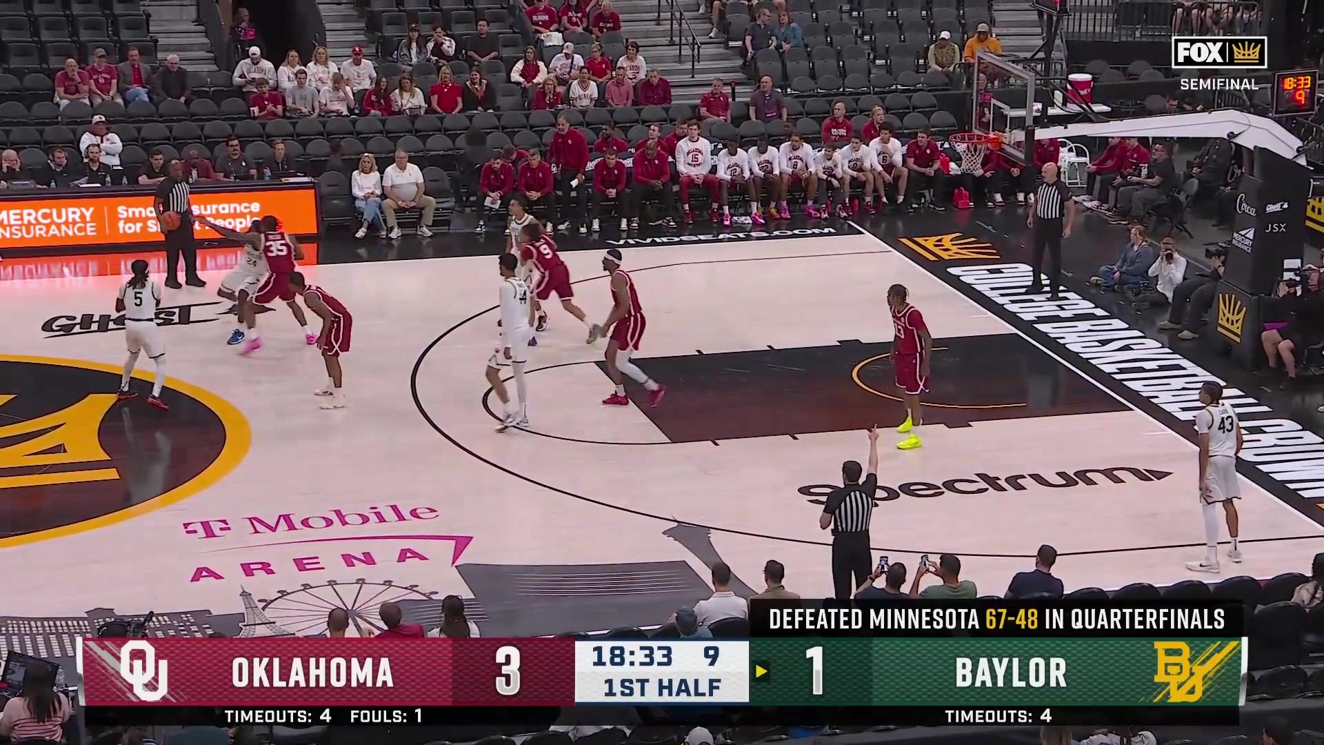 Xzayvier Brown scores a quick layup for the Sooners