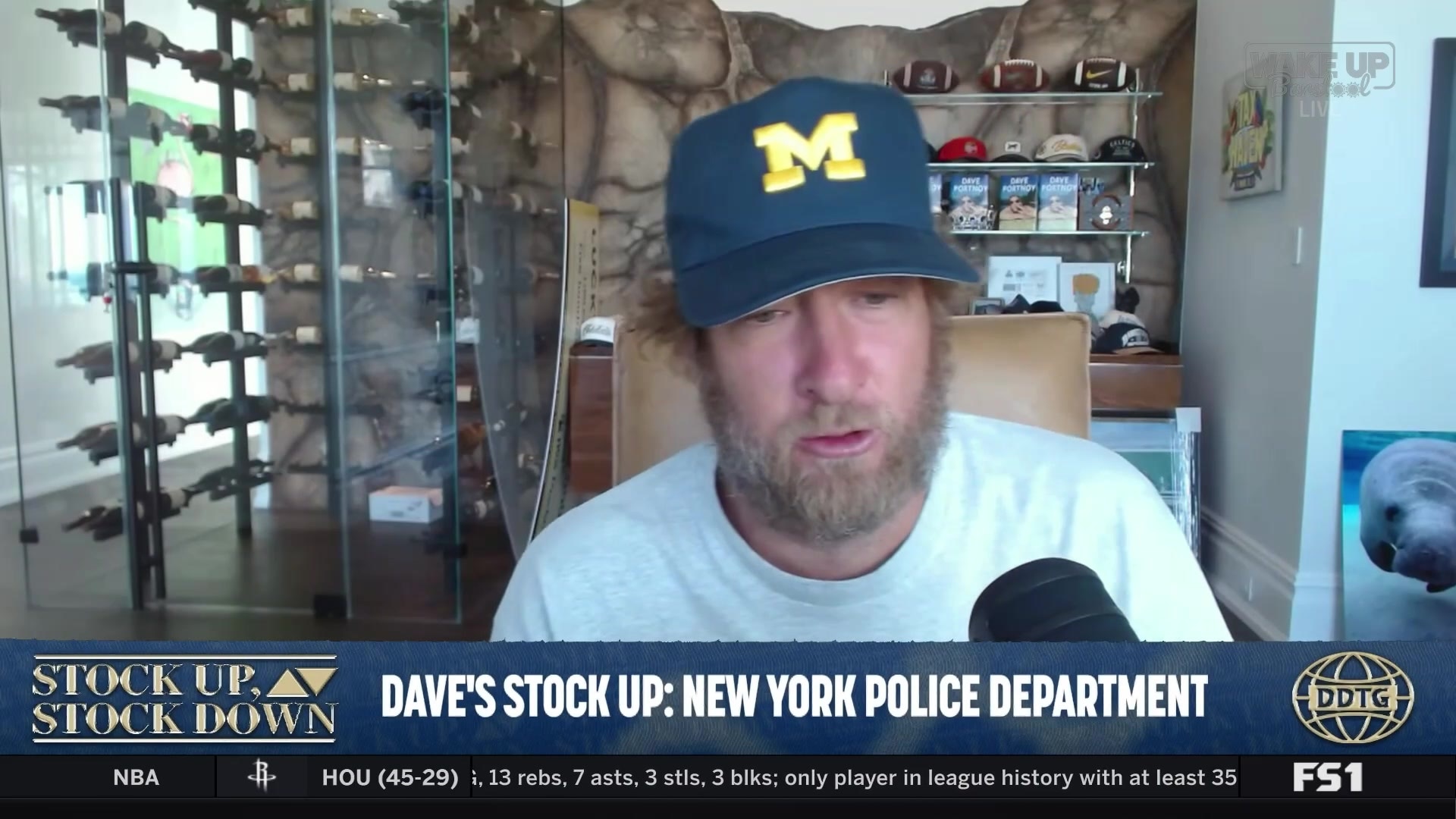 Dave praises NYPD for hockey win over Fire Department