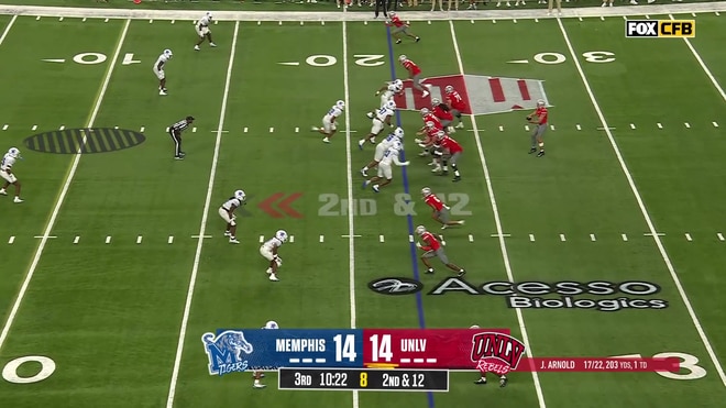Jackson Arnold throws a 22-yard touchdown pass to Kayden McGee