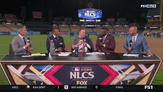 David Ortiz presents Pat Murphy with hilarious custom t-shirt